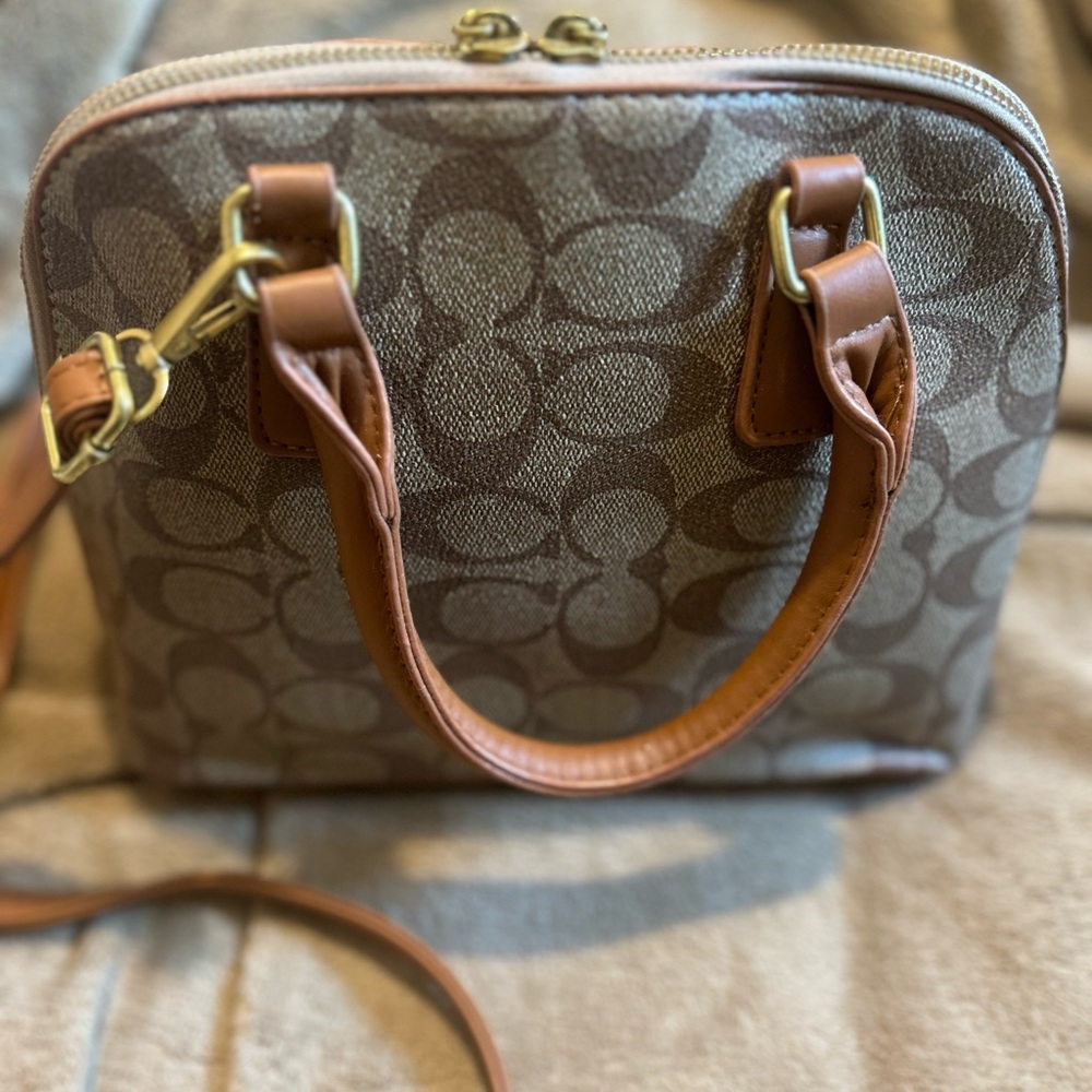 Coach Bag - Picture 4 of 6